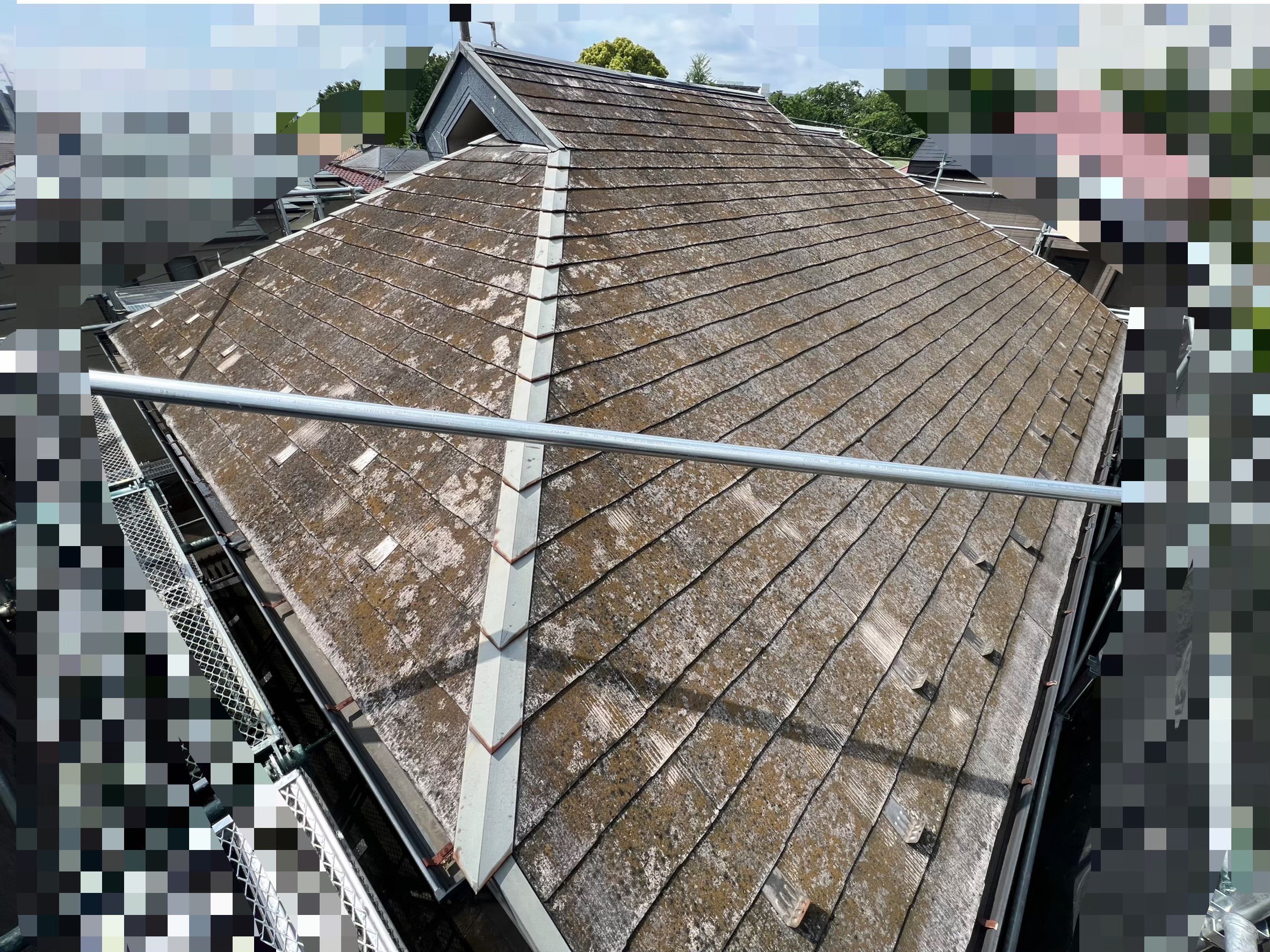 東京都にて屋根修理〈コロニアルからエコグラーニへのカバー工法〉 施工前
